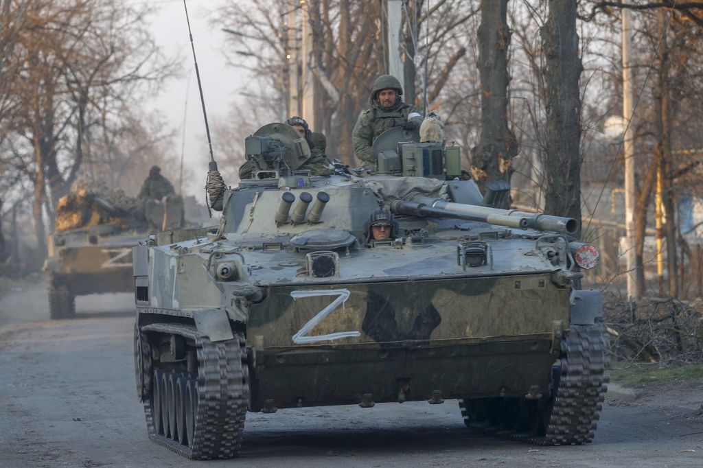 Na zdjęciu: rosyjski czołg w miejscowości Wołnowacha 