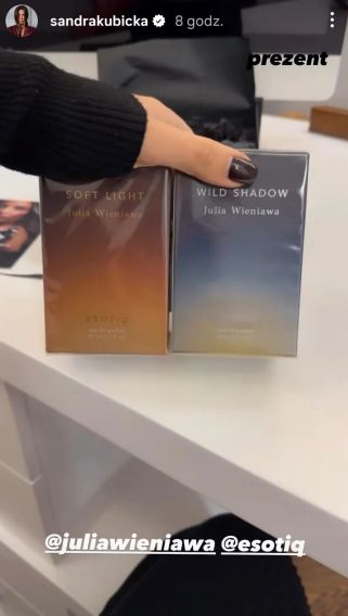 Sandra Kubicka pokazuje prezent od Julii Wieniawy