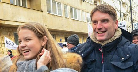 Tomasz Lis z córką na marszu "Obywatele dla Demokracji"! (FOTO)