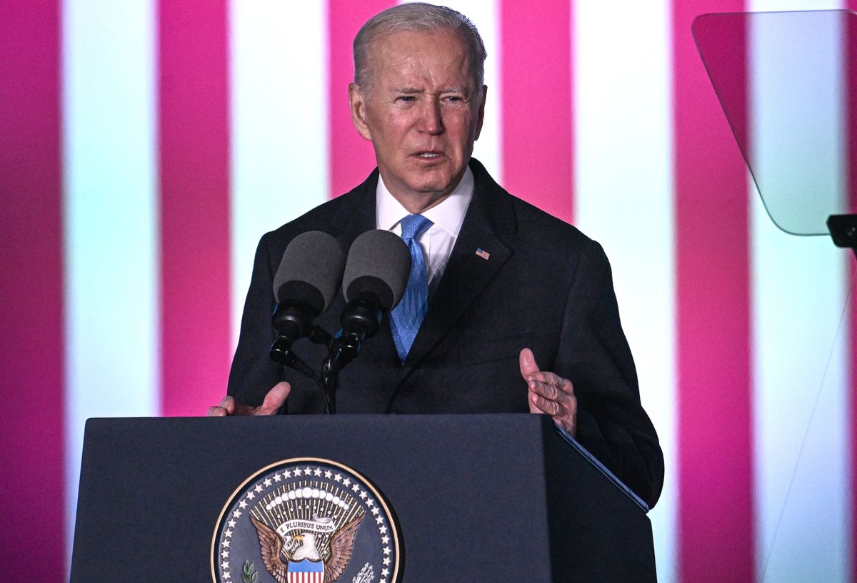 26 marca Joe Biden przemawiał na dziedzińcu Zamku Królewskiego w Warszawie 