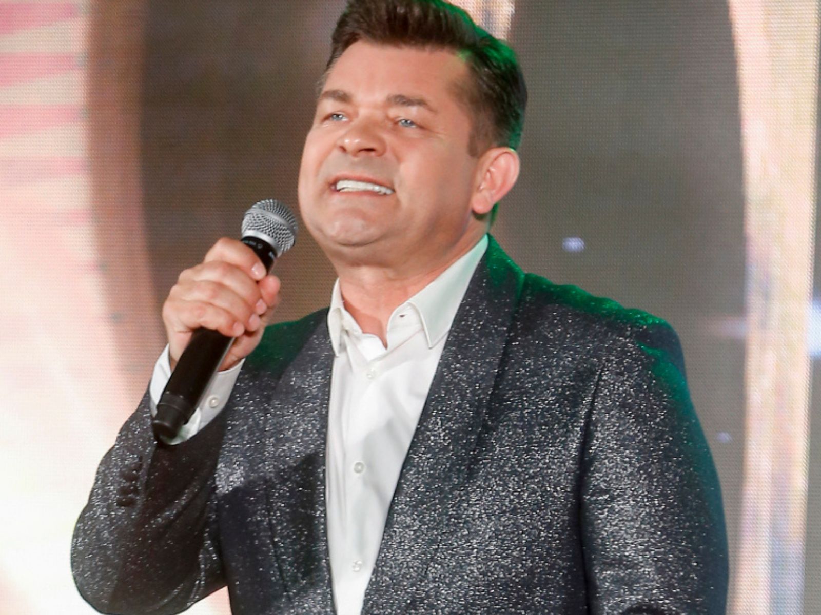 Zenon Martyniuk postanowił wybielić i wyrównać zęby
