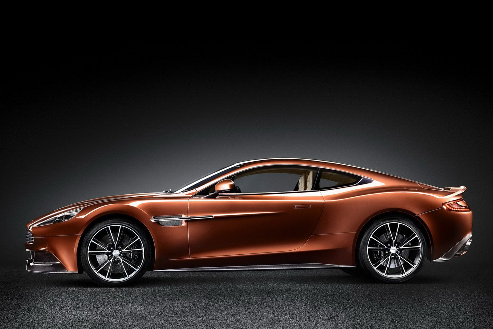 2013 Aston Martin Vanquish - uczta dla oczu [galeria] 17