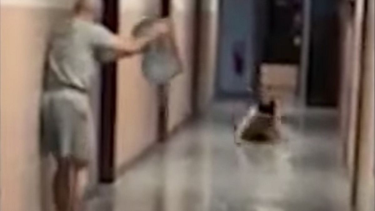 Policjanci urządzili sobie ślizgawkę