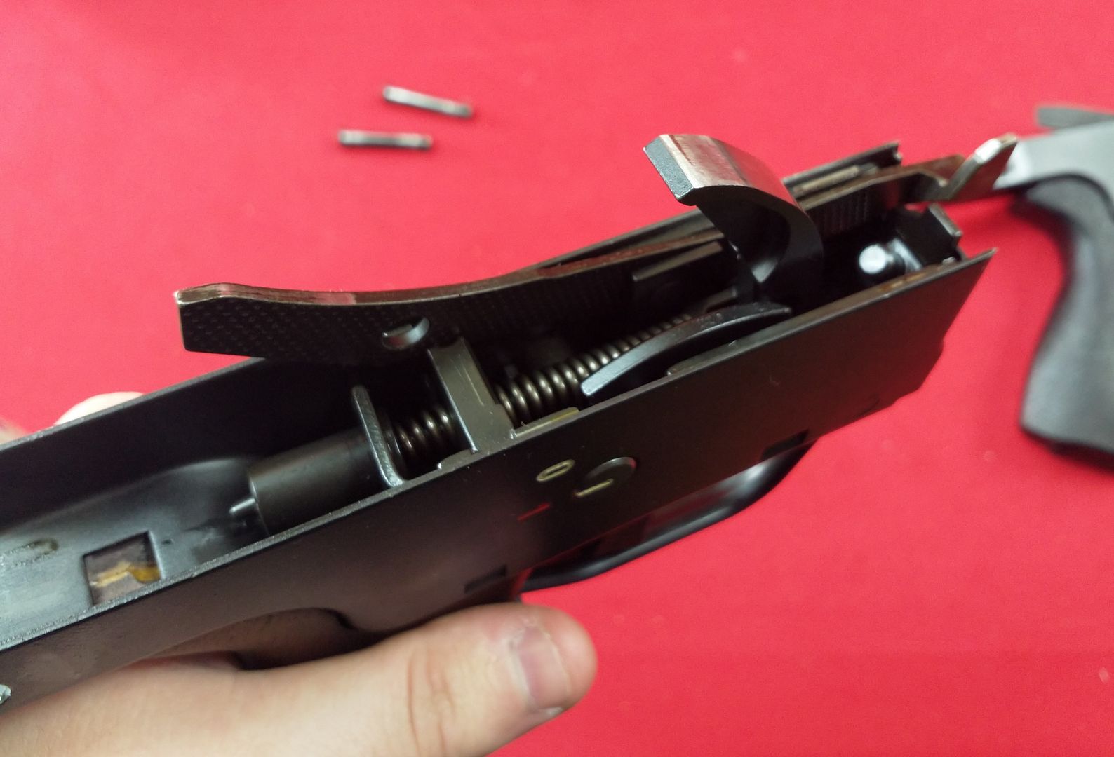Mechanizm spustowy HK PSG1 jest wyjątkowy, ponieważ jest bardzo lekki w działaniu, nie pogarszając działania w przypadku zastosowania nabojów wojskowych z twardą spłonką.