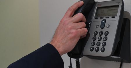Policja ostrzega przed oszustami. Podają się za pracowników banku i przejmują konta