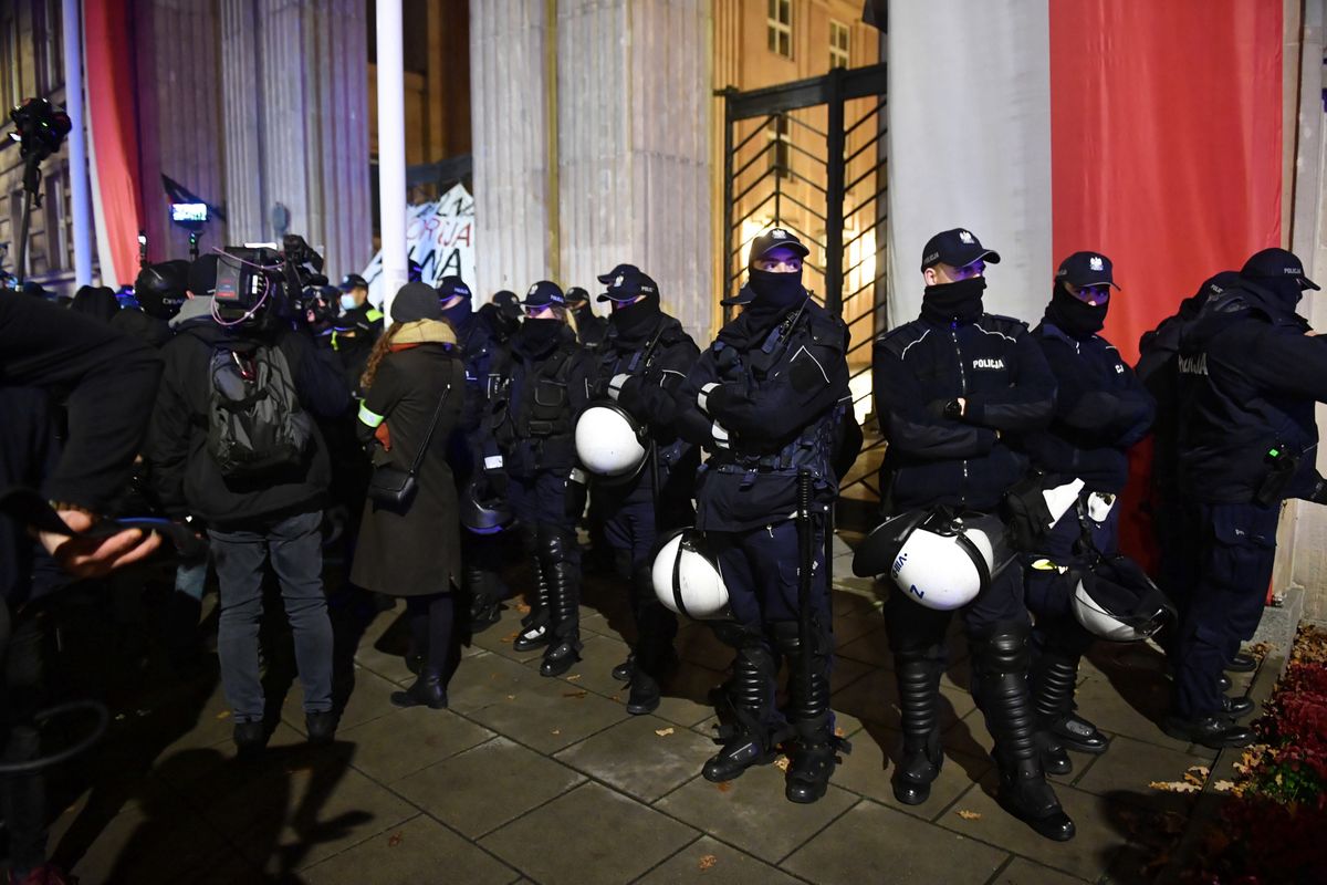 Groźby i ujawnienie danych policjanta. Jest śledztwo