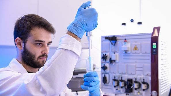 Naukowcy na całym świecie pracują nad opracowaniem szczepionki na koronawirusa 