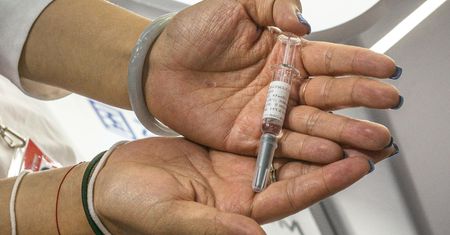 Koronawirus. Polacy i Rosjanie największymi przeciwnikami szczepionki na COVID-19