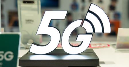 Prawdziwe 5G wjedzie do Polski na pełnej. Klienci tej sieci widzą tajemniczy komunikat