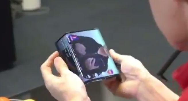 Xiaomi prezentuje podwójnie składany smartfon (wideo)