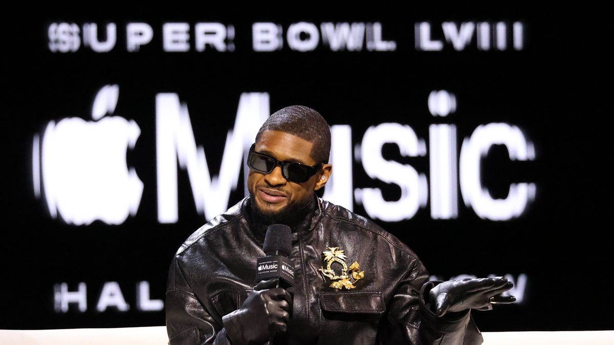 LAS VEGAS, NV - FEBRUARY 08: Usher speaks on stage during the Super Bowl LVIII Pregame and Halftime Show Press Conference on Thursday, Feb. 8, 2024, at Mandalay Bay Events Center in Las Vegas, Nevada. (Photo by Marc Sanchez/Icon Sportswire via Getty Images)