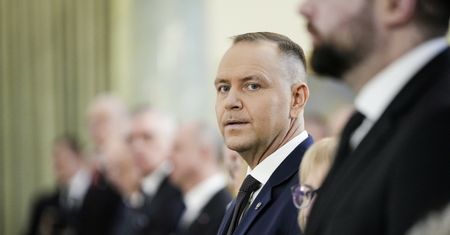 Nawrocki przed decyzją o SAFE. Pałac szykuje konsultacje, wojsko mówi "tak", otoczenie prezydenta jest podzielone