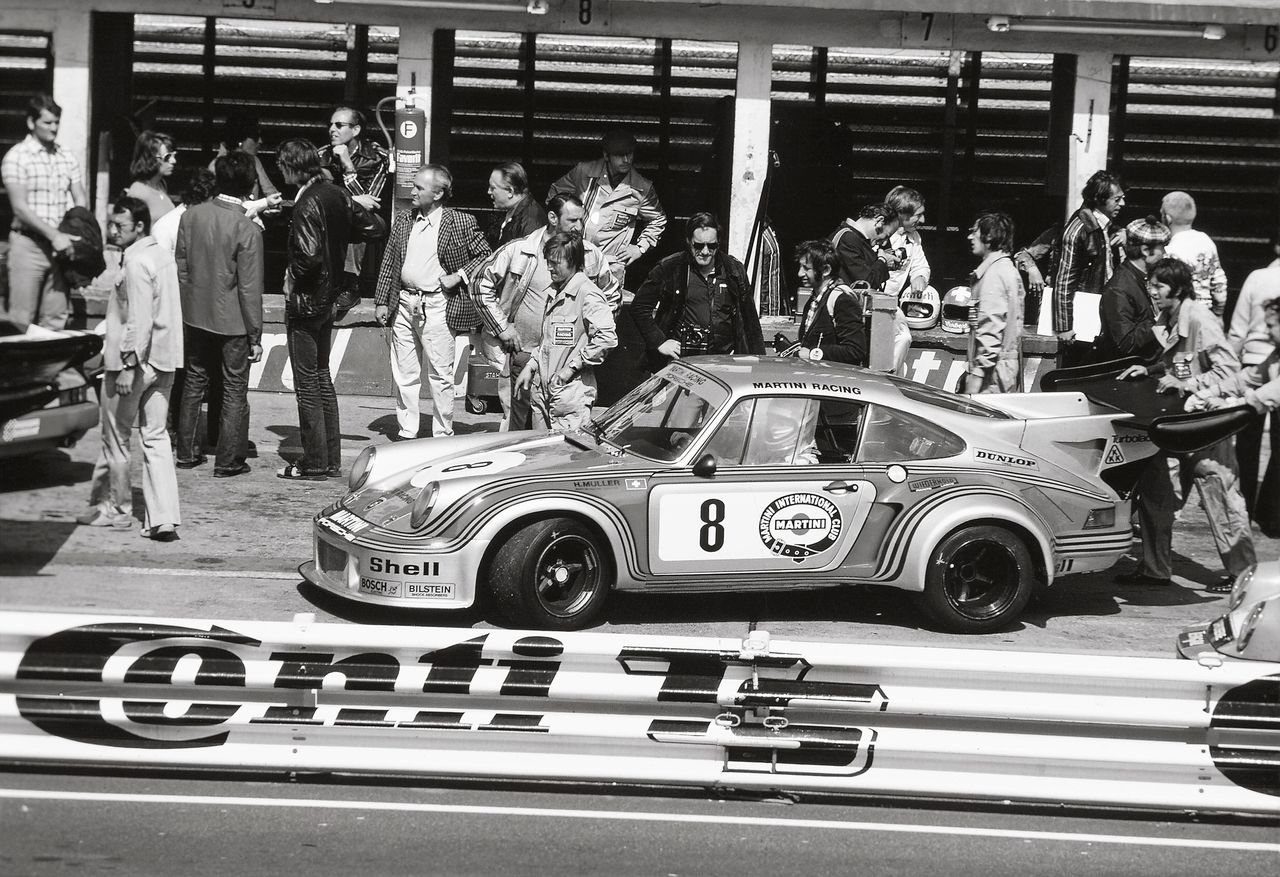 Pierwszy samochód sportowy typu GT z turbodoładowaniem w europejskich wyścigach - Porsche 911 Carrera RSR Turbo.