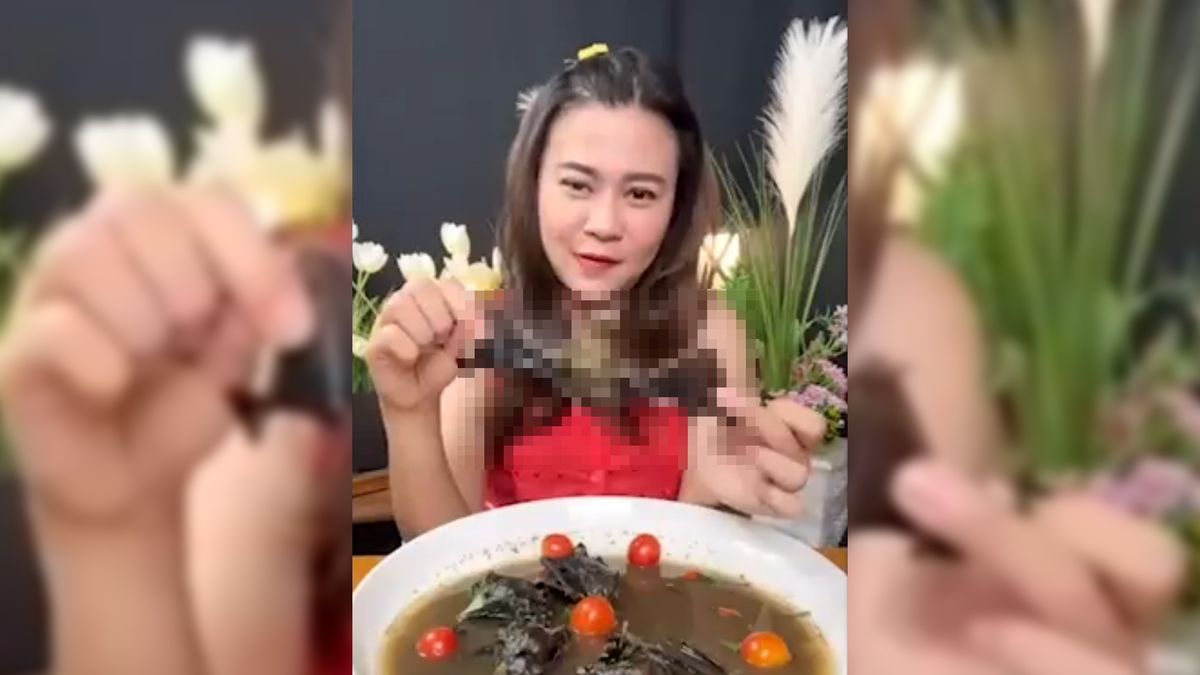 Blogerka zjadła na wizji nietoperza.