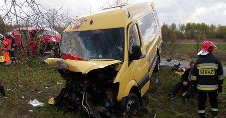 Śmiertelny wypadek w Rzeczycy. Zderzenie czołowe dwóch busów (zdjęcia)