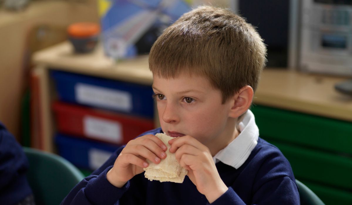 Przedszkole zabiera przekąski ze śniadaniówki (Getty Images)