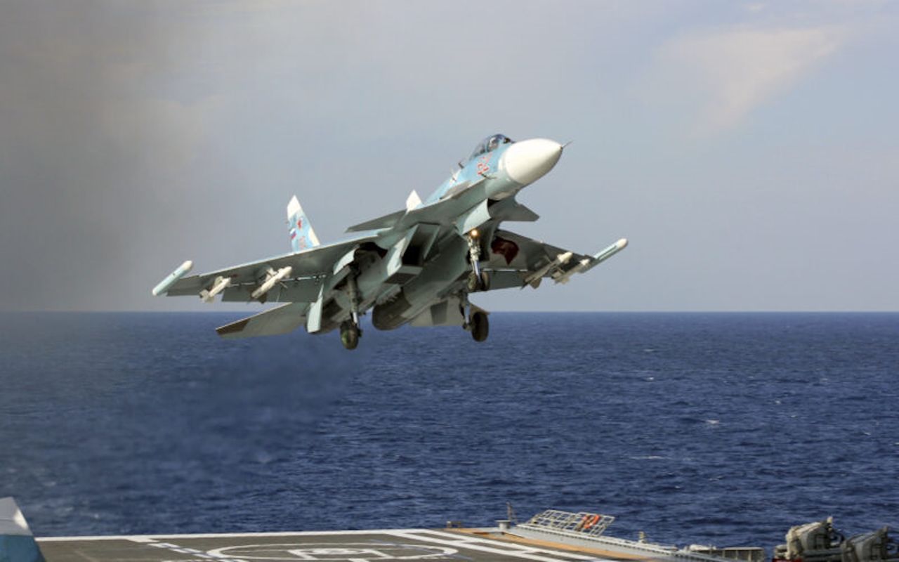 A Su-33 aircraft landing on the aircraft carrier Admiral Kuznetsov