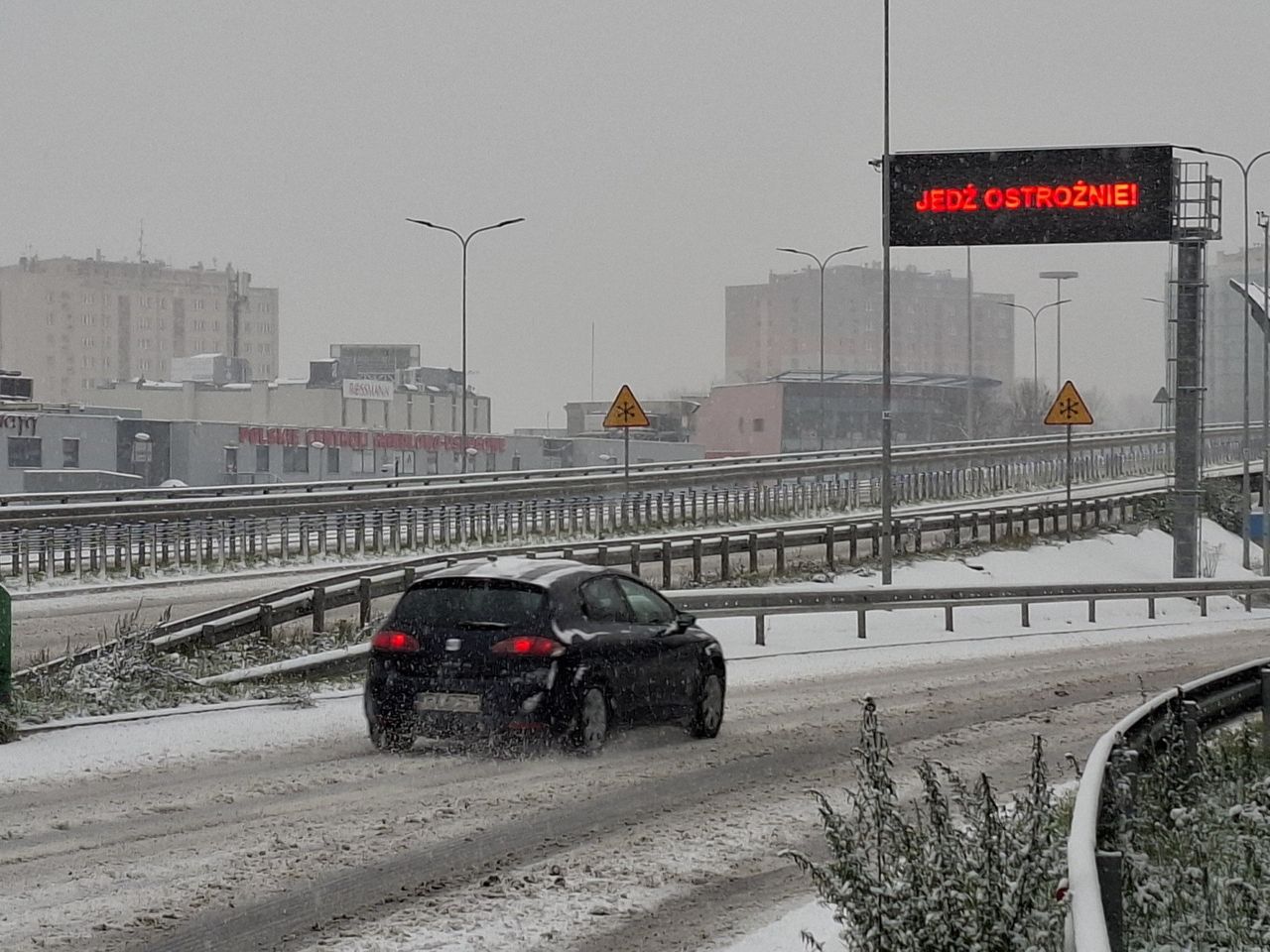 Częstochowa: Atak zimy. Trudne warunki drogowe. Oblodzenie na A1