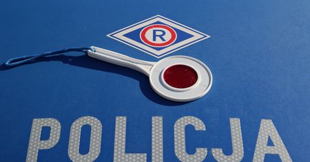 Pędził mercedesem 106 km/h w terenie zabudowanym. Stracił prawo jazdy