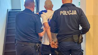 Odurzony amfetaminą 32-latek "opiekował się" niemowlęciem: biegał po mieszkaniu i bredził bez sensu