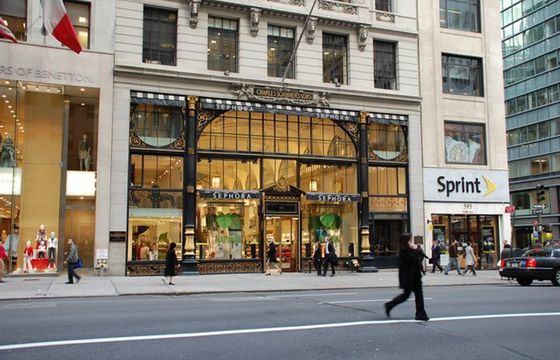 Piąta Aleja w Nowym Jorku najdroższą ulicą handlową świata, w Polsce Nowy Świat w Warszawie