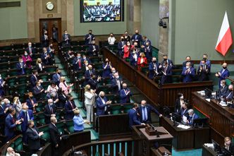 KPO. Jarosław Kaczyński zagłosował za poprawką PSL. Jest stanowisko PiS