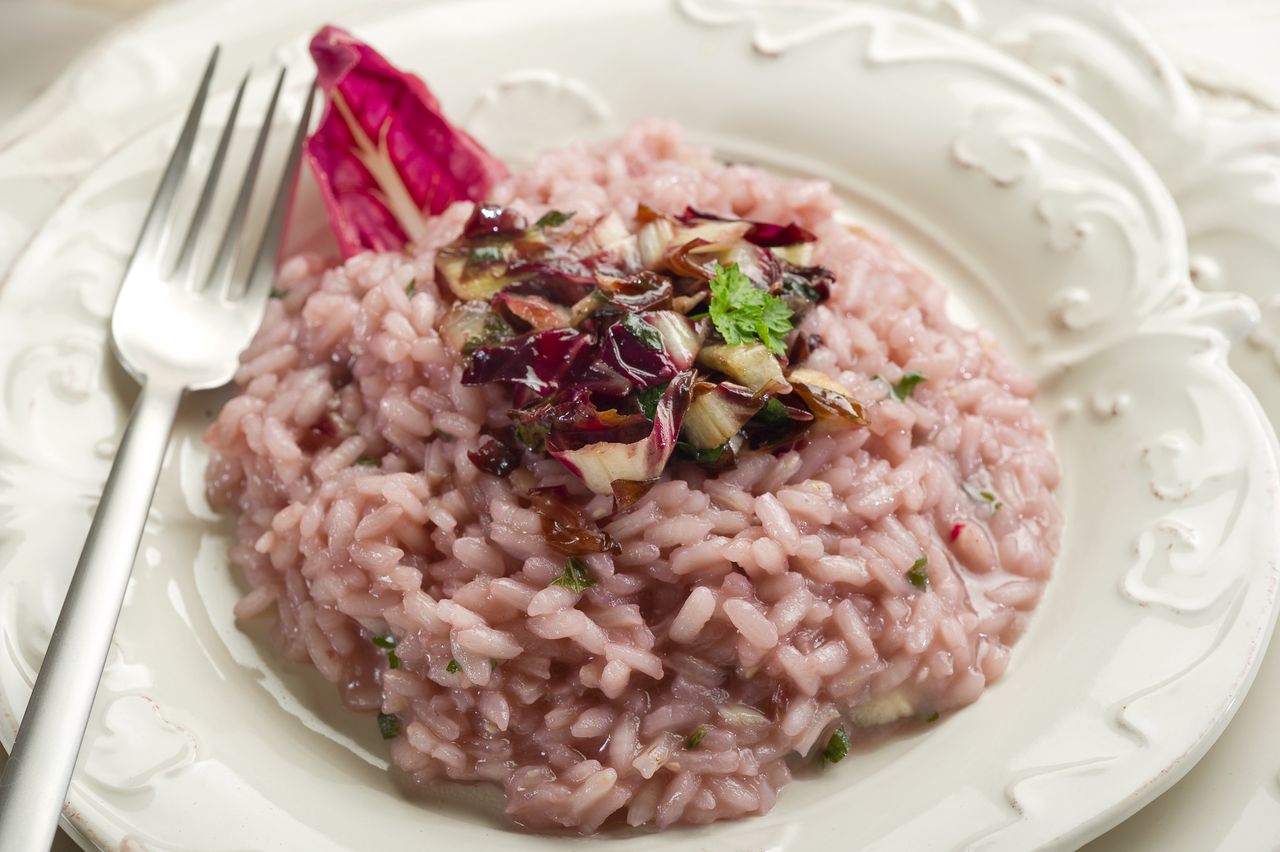 Brak pomysłu na obiad? Oto buraczane risotto z parmezanem i orzechami włoskimi
