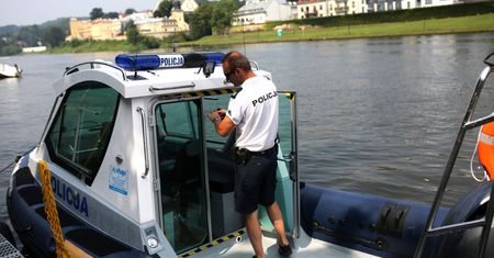 Kraków. Pijany ukradł motorówkę. Chciał zaimponować dwóm kobietom