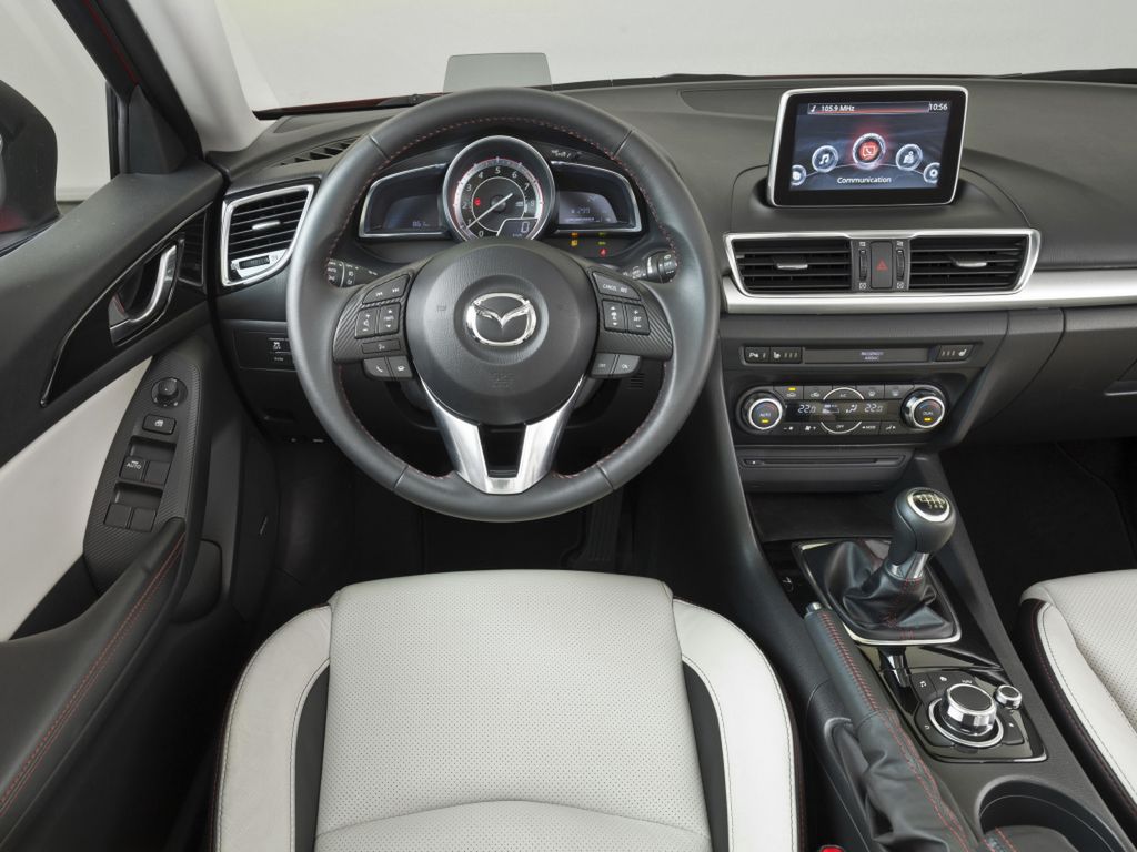 Mazda 3 - deska rozdzielcza