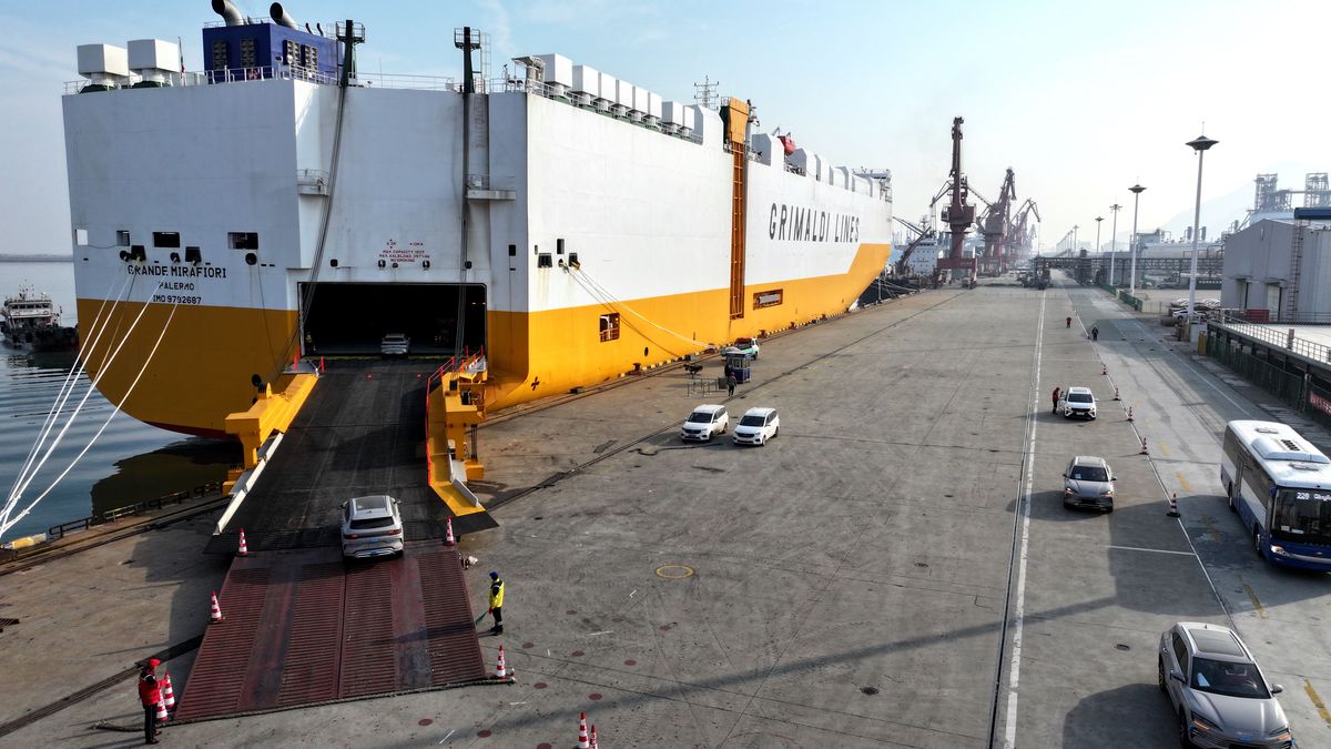 Chiński statek towarowy typu Ro-Ro