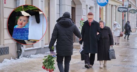 Naciągacze wciskają ludziom róże. W ten sposób zbierają pieniądze na rzekome leczenie chorego syna