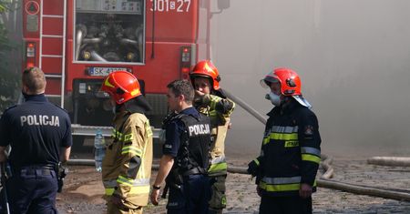 Ogromny pożar w Chorzowie. Płonęła hala magazynowa i warsztat samochodowy