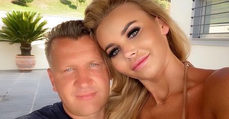 Monika Chwajoł z "Królowych Życia" wygląda jak zupełnie INNA OSOBA na ślubnych zdjęciach sprzed 20 lat (ZDJĘCIA)