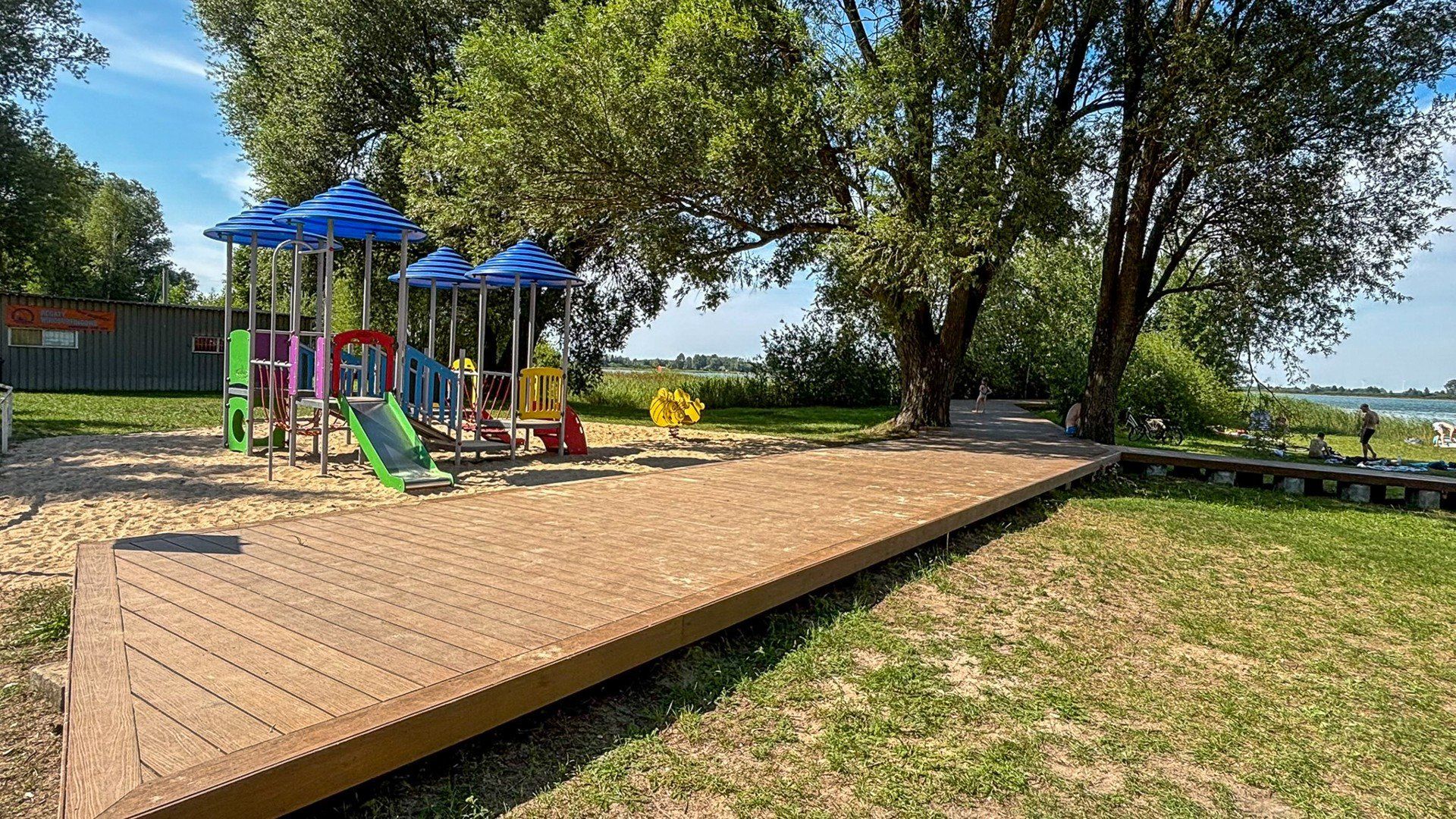 Plac zabawa na plaży w Kamienicy