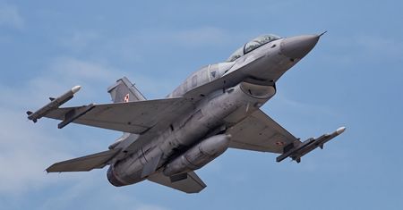 Pilot z USA bez owijania w bawełnę. Mówi o F-16 i sprzęcie Rosjan