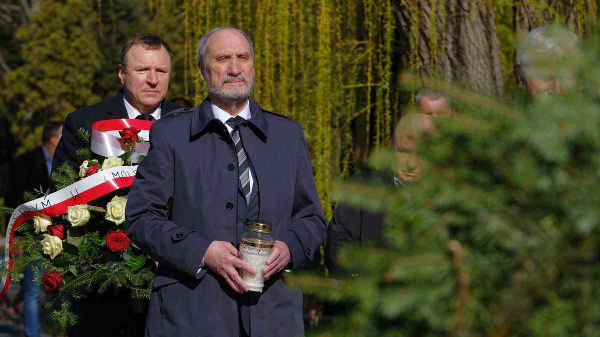 Antoni Macierewicz jest pewny, że na pokładzie TU-154M doszło do wybuchów