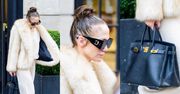 Jennifer Lopez w białym futerku kroczy ulicami Nowego Jorku, dzierżąc w dłoni torebkę wartą 100 tys. zł (ZDJĘCIA)