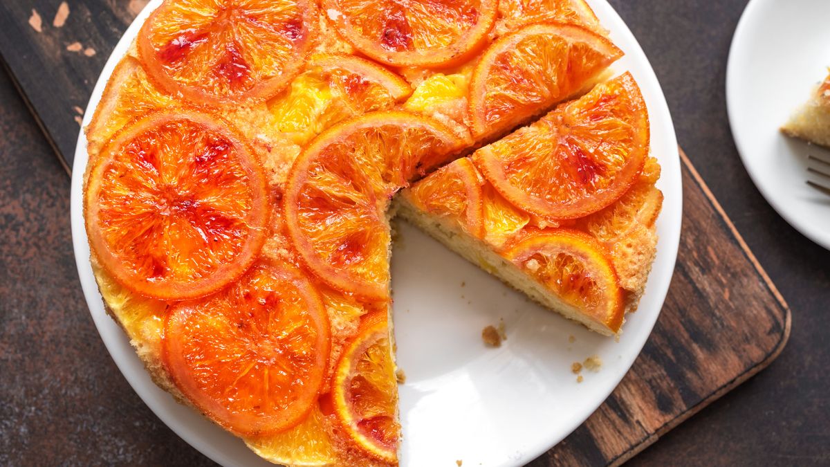 Odwrócone ciasto to pyszny sposób na kusząco zapieczone owoce