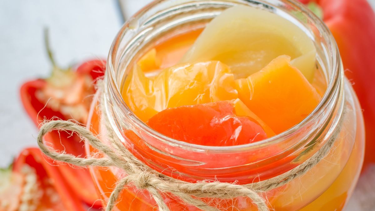 Papryka słodko-kwaśna jest świetnym dodatkiem do kanapek