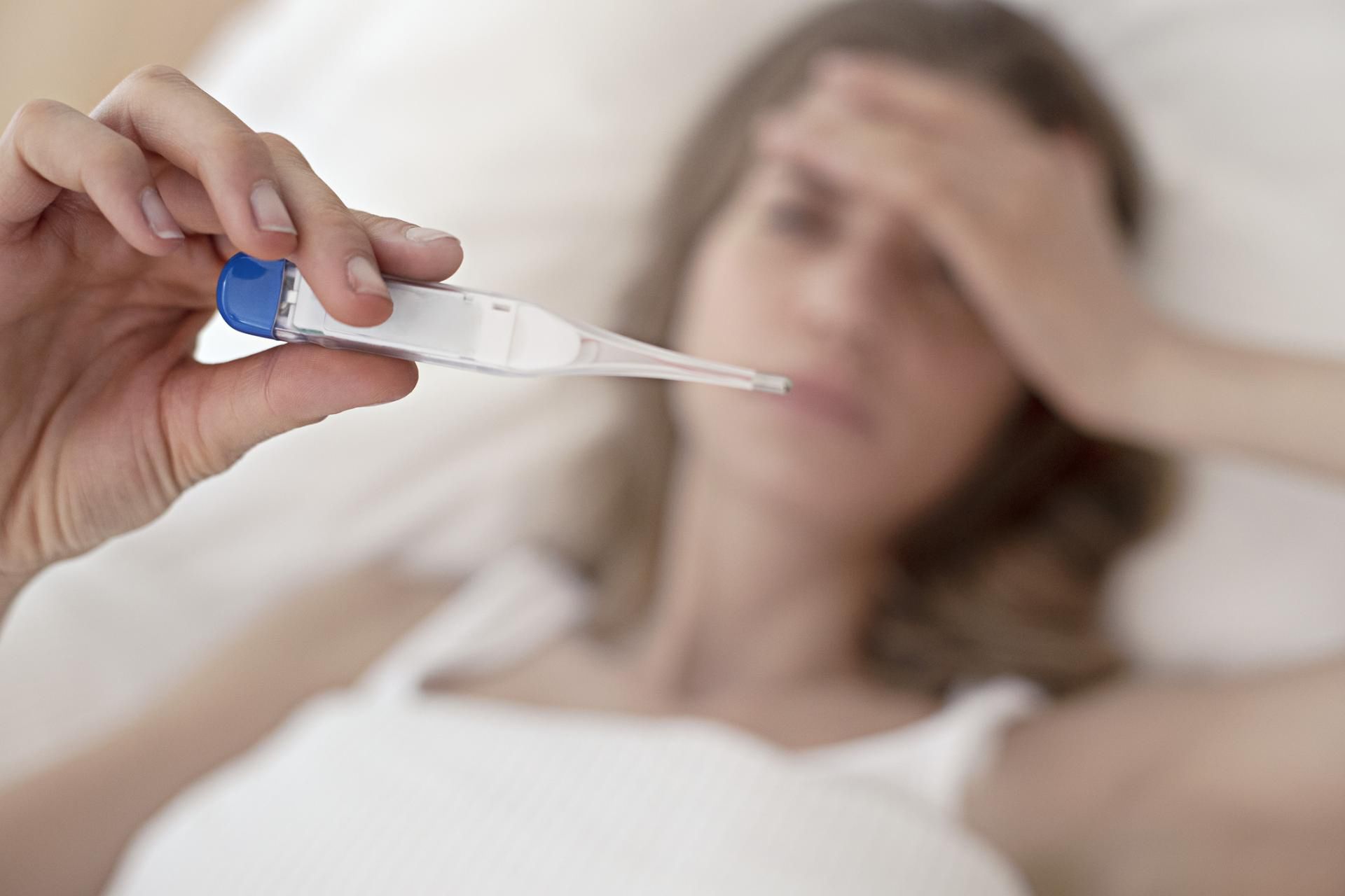 Gorączka w czasie upału nie musi oznaczać udaru cieplnego