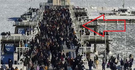 Była godzina 12:30. Na sopockim molo taki widok