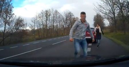 Zajeżdża drogę, wychodzi i uderza. Agresywny kierowca to zawodnik KM Cross Lublin (wideo)