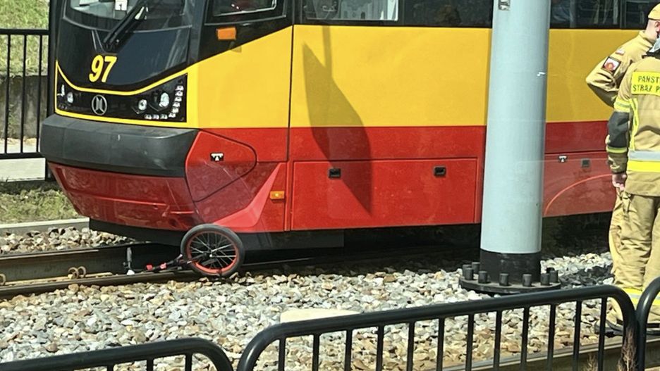 Siedmioletni chłopiec na rowerze wjechał prosto pod tramwaj