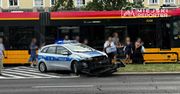 Warszawa: Radiowóz WRD wjechał pod tramwaj w Śródmieściu. Ruch tramwajowy był wstrzymany