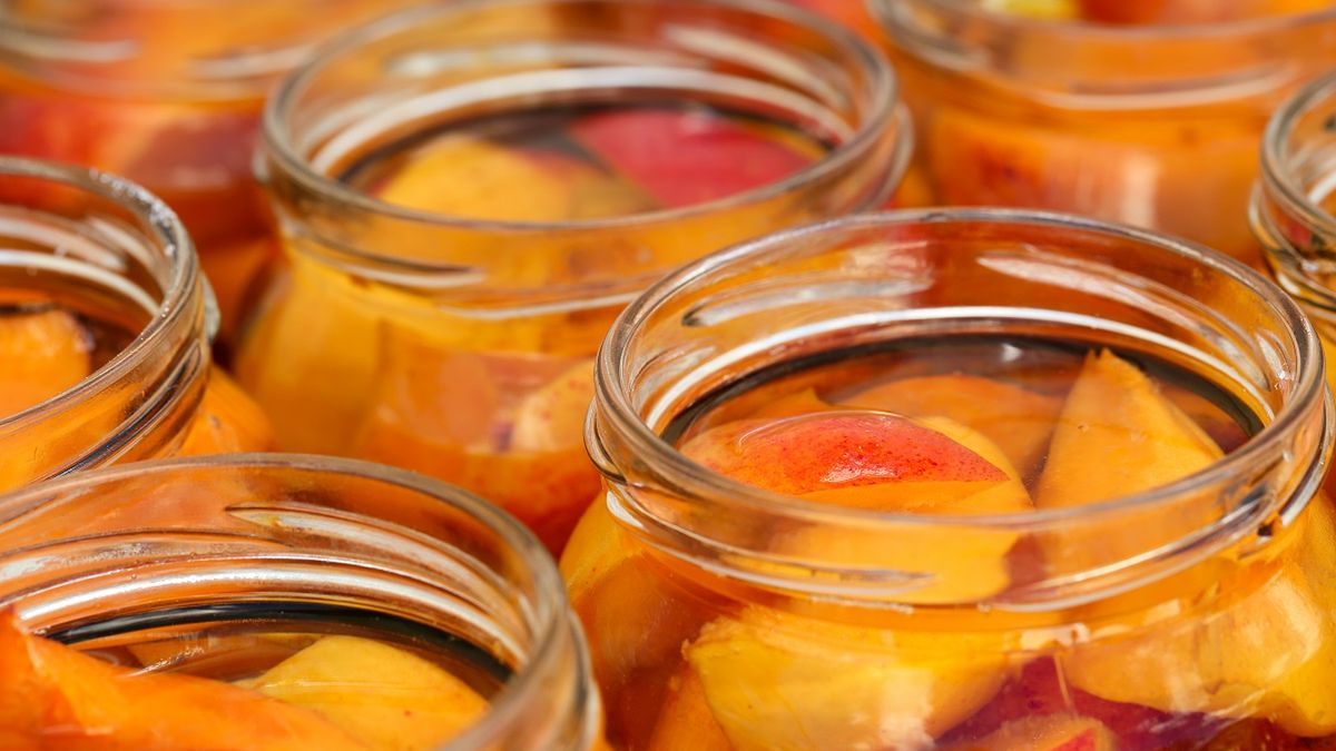 Mało kto wie, że te pyszne owoce można zrobić w zalewie octowej. Smakują obłędnie