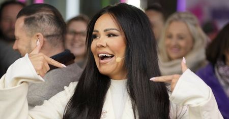 Sylwia Bomba porównuje dwa zdjęcia swojej twarzy: "Dzieli je 10 kg, 5 miesięcy i 7 wizyt u kosmetolożki". Internauci krótko: "BEZ RÓŻNICY"