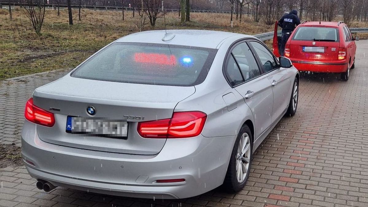 Nieoznakowany radiowóz