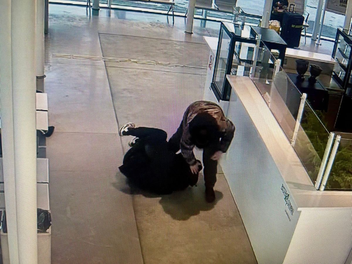 Brutalny napadł na dworcu. Jest nagranie 