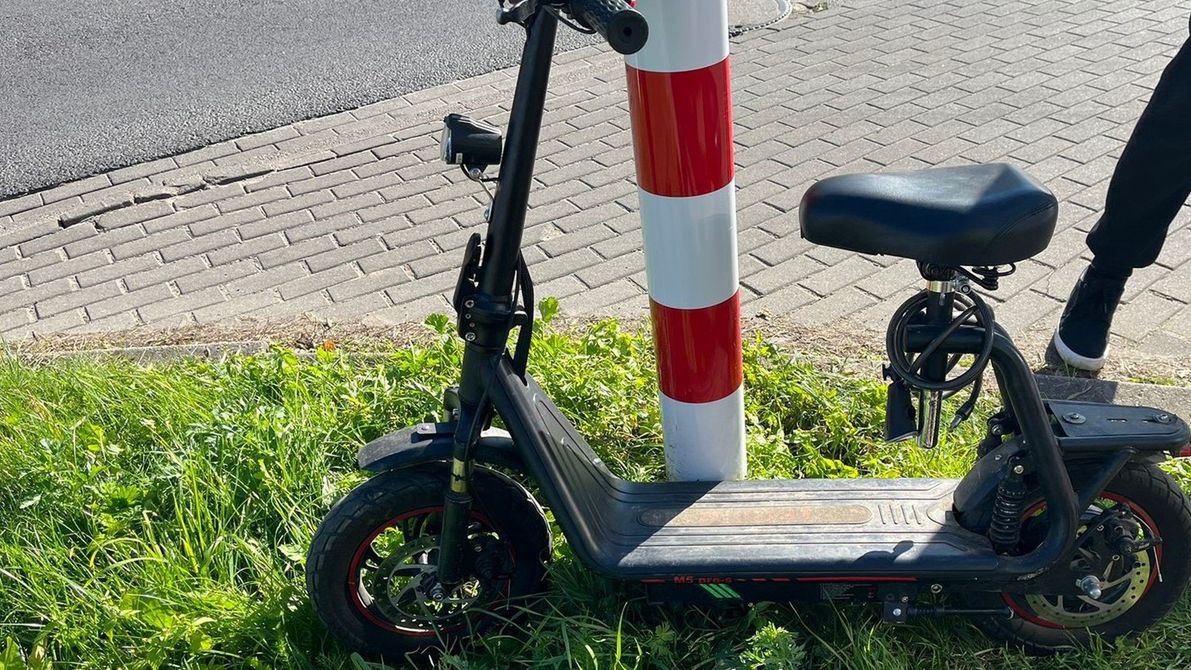 81-latka wjechała hulajnogą elektryczną w ciężarówkę.