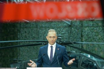 Polacy do wojska? Mentzen apeluje. Jest odpowiedź z rządu